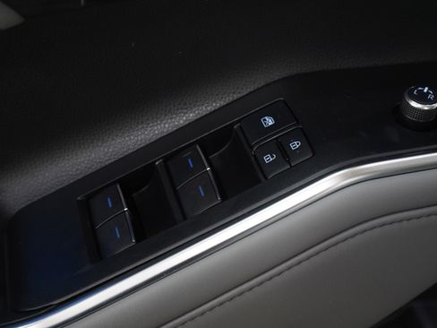 Used 2021 Toyota Highlander Limited image 24