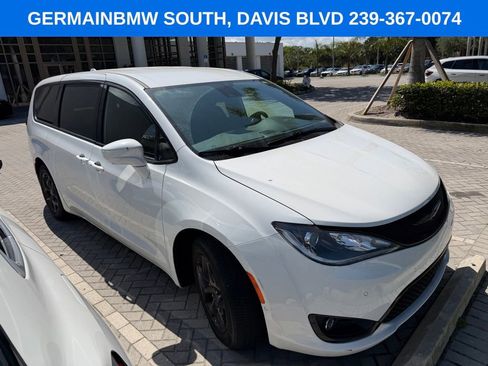 Used 2019 Chrysler Pacifica Touring Plus w/ Advanced Safetytec Group FWD image 6