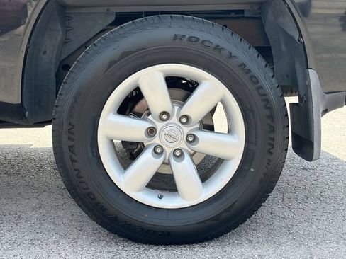Used 2014 Nissan Titan SV w/ SV Value Truck Package AWD/4WD image 11
