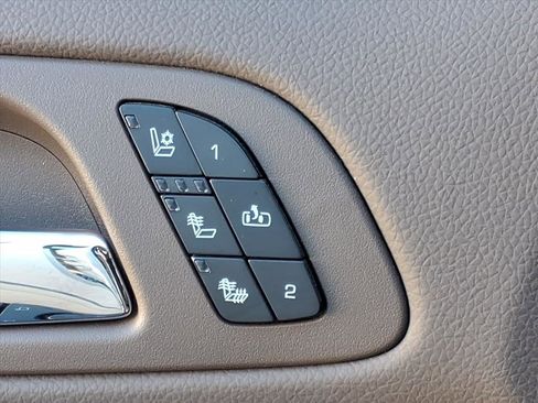 Used 2013 Chevrolet Avalanche LTZ image 12