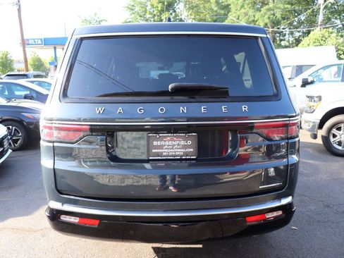 Used 2024 Jeep Wagoneer L Series II w/ Flexible Seating Group AWD/4WD image 4