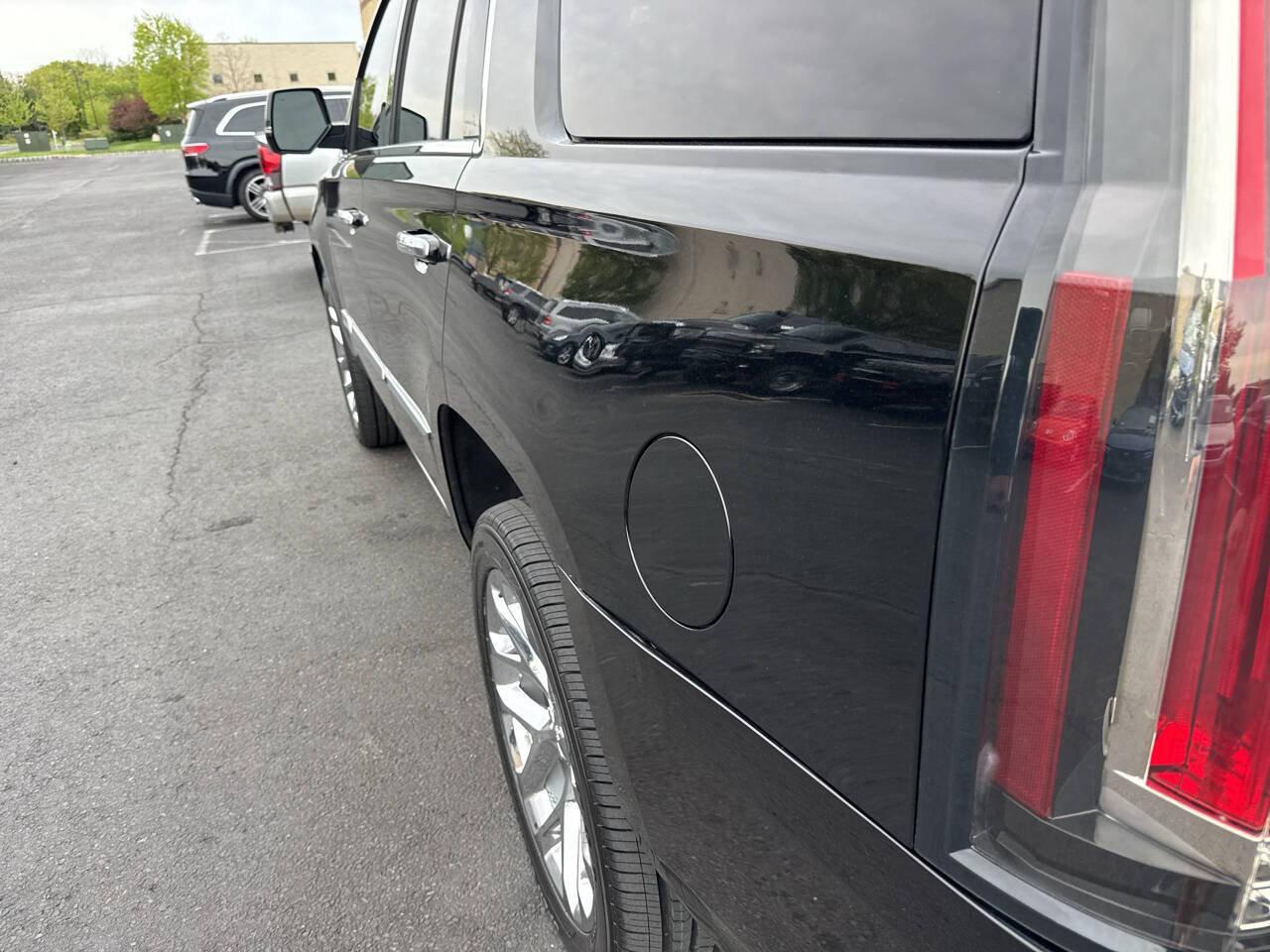 Used 2018 Cadillac Escalade Platinum AWD/4WD image 30
