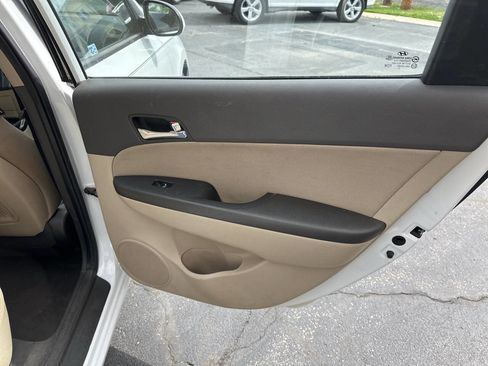 Used 2012 Hyundai Elantra w/ Preferred Pkg FWD image 10