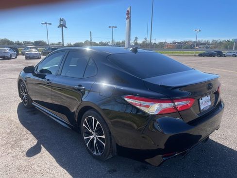 Used 2020 Toyota Camry SE image 5
