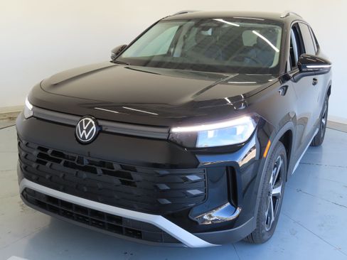 New 2026 Volkswagen Tiguan SE image 9