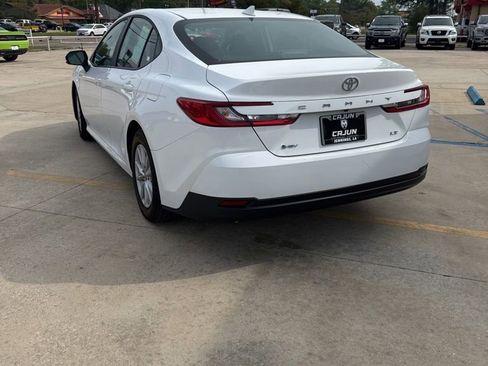 Used 2025 Toyota Camry LE FWD image 5