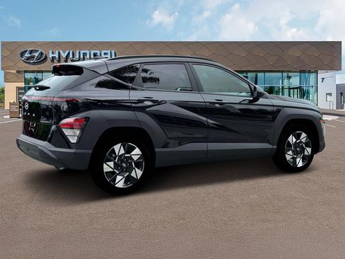 Used 2025 Hyundai Kona SEL image 8