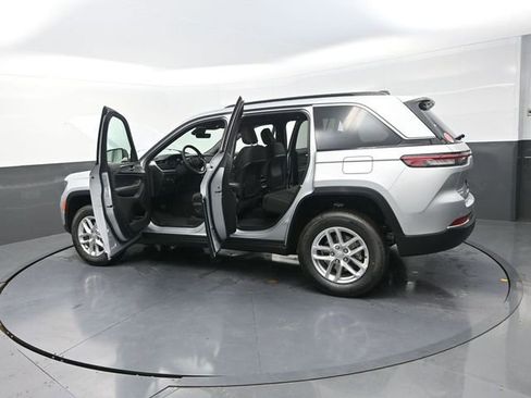 New 2025 Jeep Grand Cherokee Laredo X w/ Luxury Tech Group I image 32
