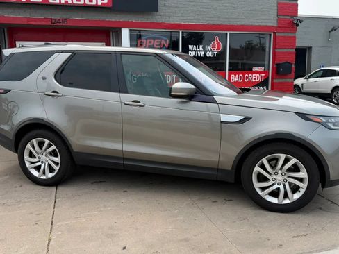 Used 2017 Land Rover Discovery HSE AWD/4WD image 4