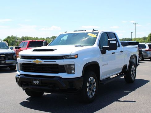 Used 2025 Chevrolet Silverado 2500 Custom w/ Custom Value Package AWD/4WD image 4