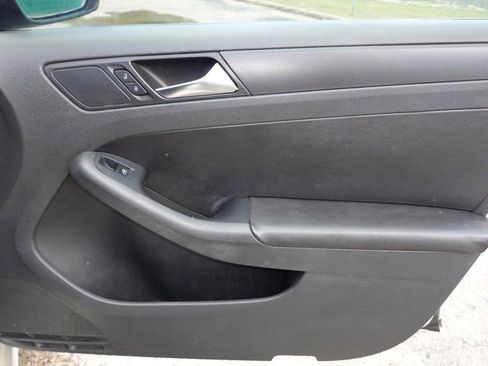 Used 2011 Volkswagen Jetta SE image 19