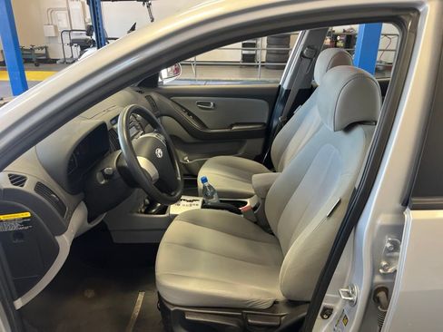 Used 2009 Hyundai Elantra GLS FWD image 4