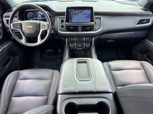 Used 2024 Chevrolet Suburban LT w/ Luxury Package RWD image 19