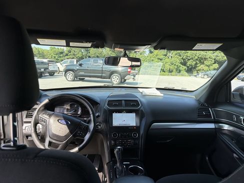 Used 2019 Ford Explorer XLT w/ Equipment Group 201A FWD image 20