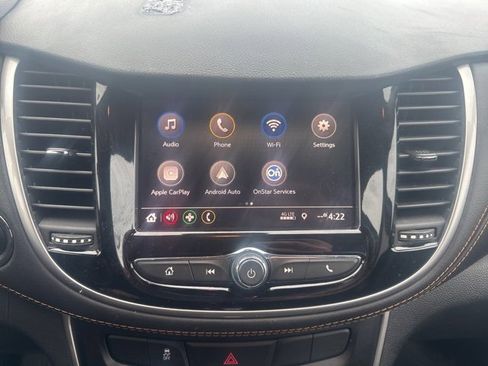 Used 2021 Chevrolet Trax LT w/ LT Convenience Package image 12