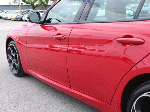 Used 2022 Alfa Romeo Giulia Veloce AWD/4WD image 46