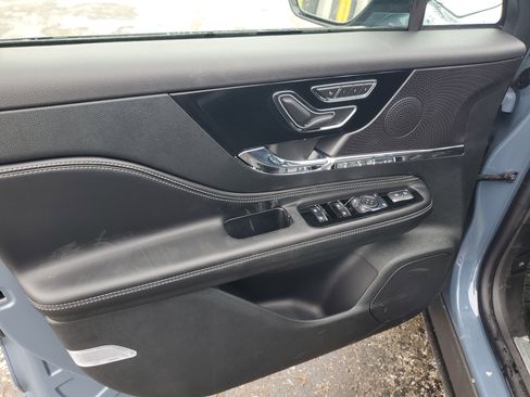 New 2026 Lincoln Corsair Premiere image 8