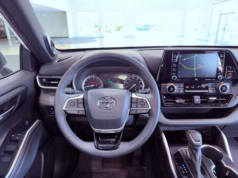 Used 2022 Toyota Highlander XSE image 20