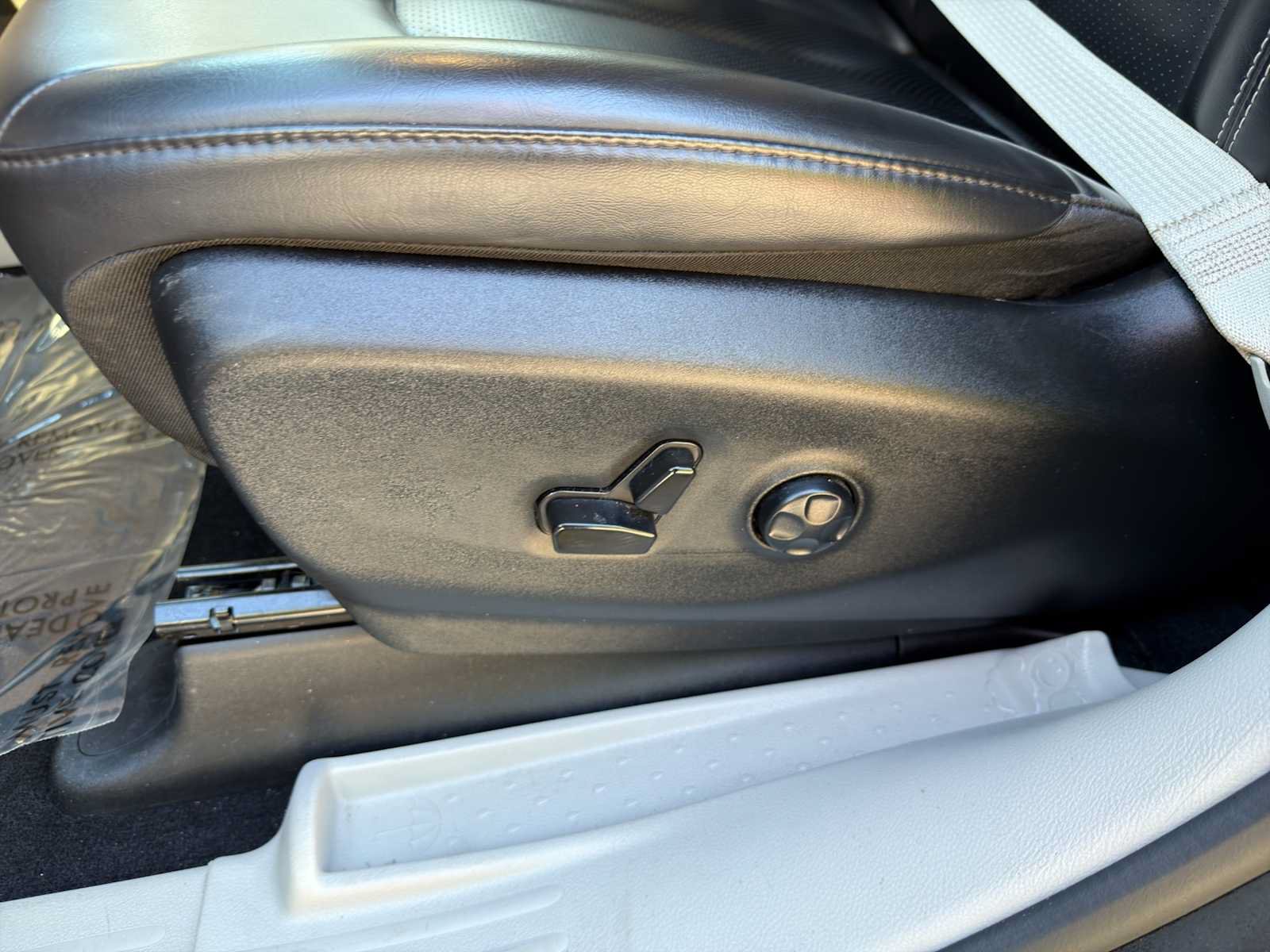 Used 2023 Chrysler Pacifica Touring-L FWD image 21