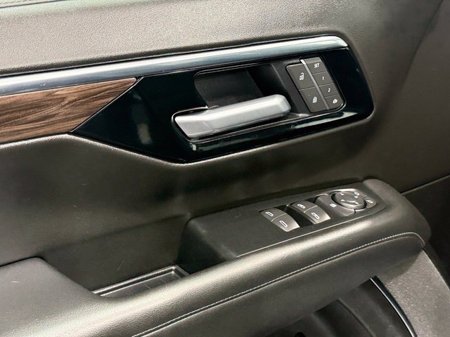Used 2025 Chevrolet Suburban Z71 AWD/4WD image 18