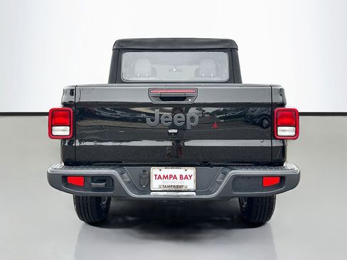 Used 2024 Jeep Gladiator Sport image 4