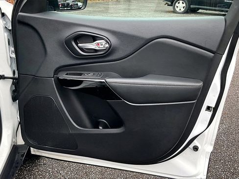 Used 2023 Jeep Cherokee Altitude Lux image 24