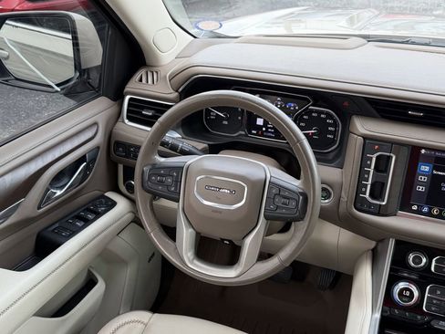 Used 2021 GMC Yukon XL Denali w/ Denali Premium Package RWD image 13