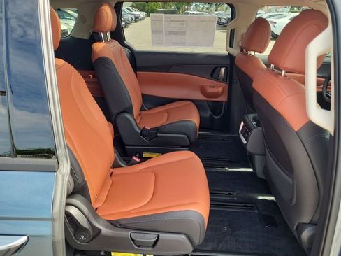 New 2026 Kia Carnival Hybrid FWD image 12