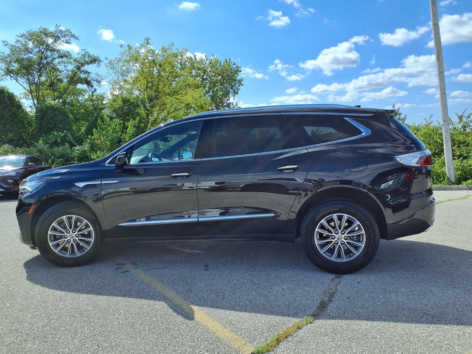 Used 2024 Buick Enclave Essence FWD image 33