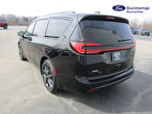 Used 2025 Chrysler Pacifica Limited FWD image 5