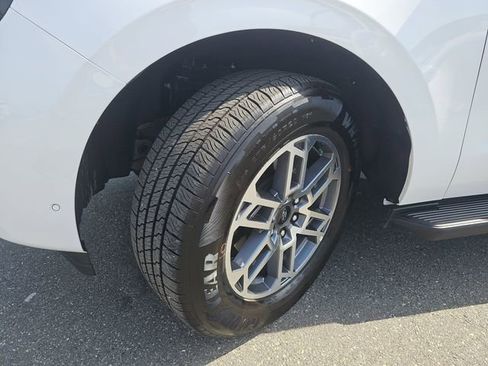 Certified 2025 Ford Expedition Active image 32