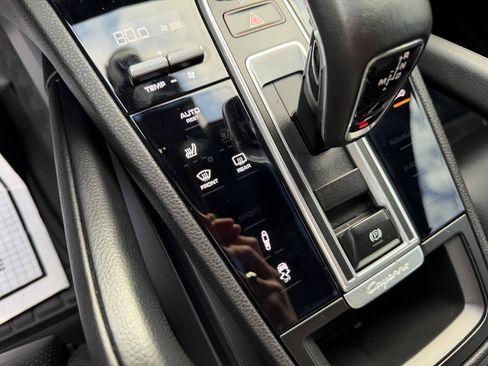 Used 2019 Porsche Cayenne S w/ Premium Package AWD/4WD image 23