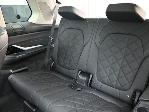 Used 2025 BMW X7 xDrive40i w/ Premium Package AWD/4WD image 19