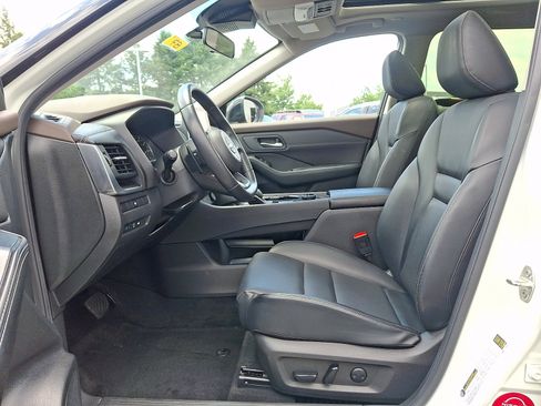 Certified 2023 Nissan Rogue SV w/ SV Premium B Package AWD/4WD image 13