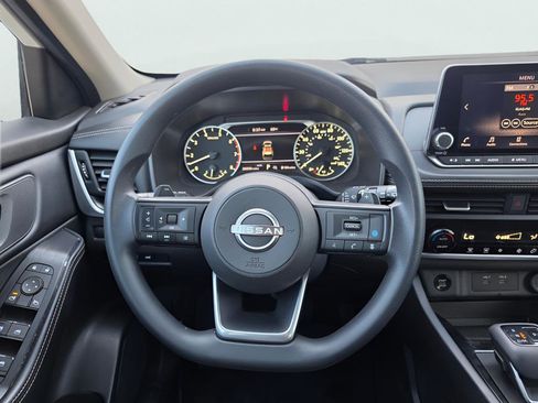 Used 2024 Nissan Rogue SV AWD/4WD image 28