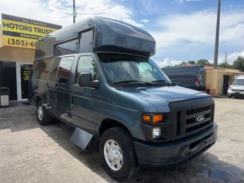 Used 2014 Ford E-350 and Econoline 350 Extended Super Duty w/ Power Group RWD image 12