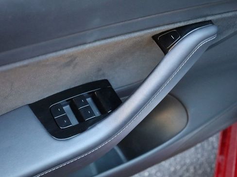 Used 2018 Tesla Model 3 Long Range image 34