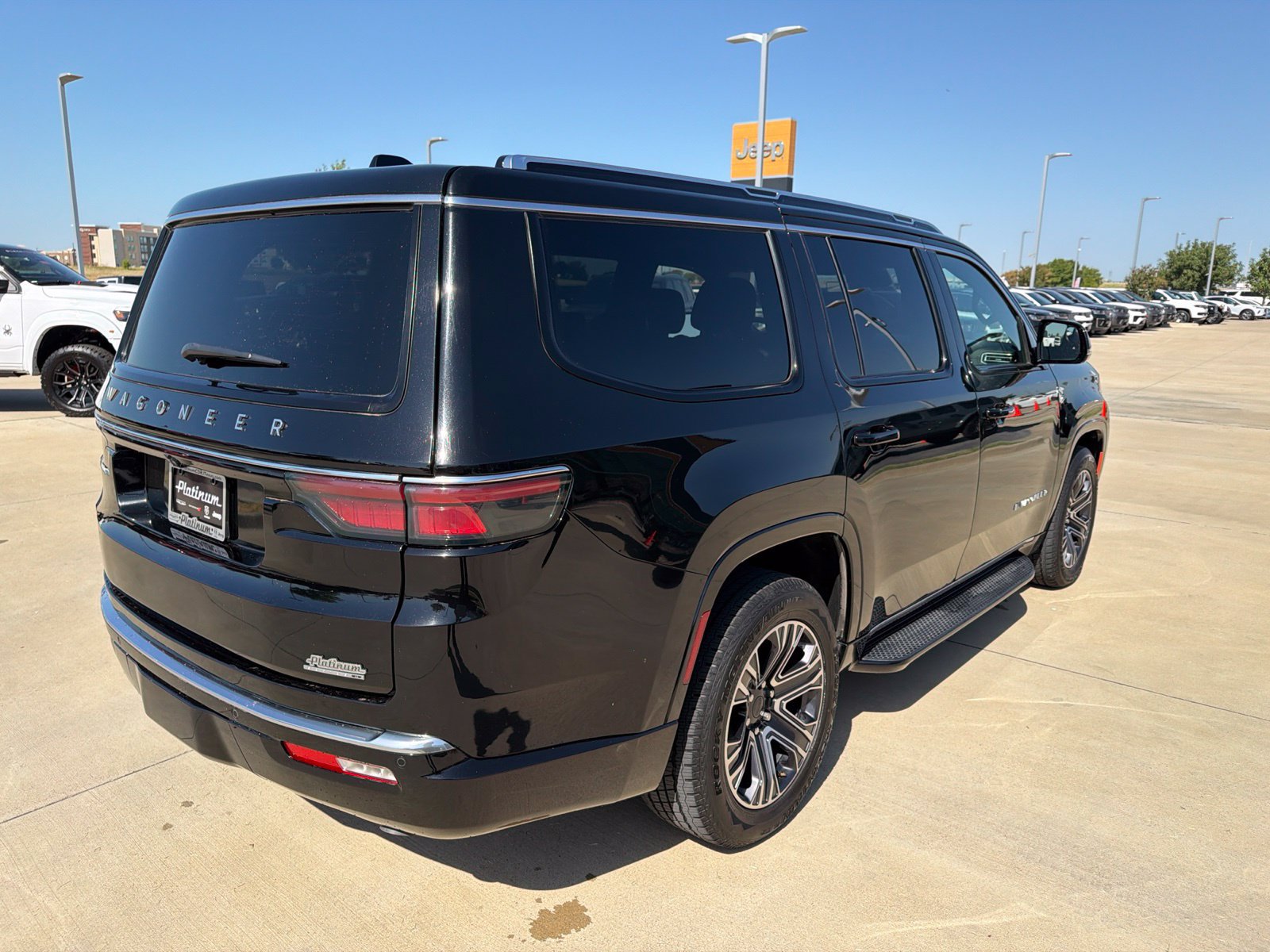 Used 2024 Jeep Wagoneer Series II w/ Flexible Seating Group AWD/4WD image 5