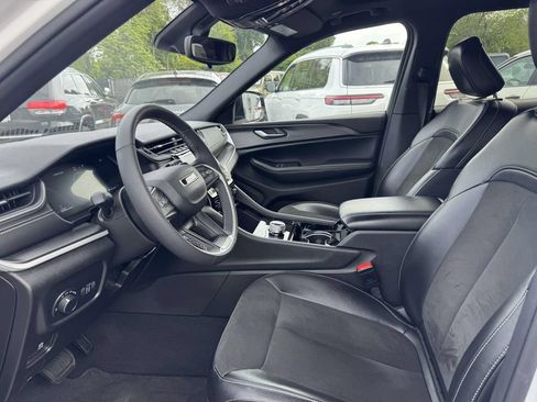 Used 2023 Jeep Grand Cherokee Altitude AWD/4WD image 14