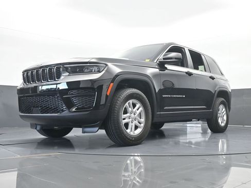 Used 2025 Jeep Grand Cherokee Laredo image 52