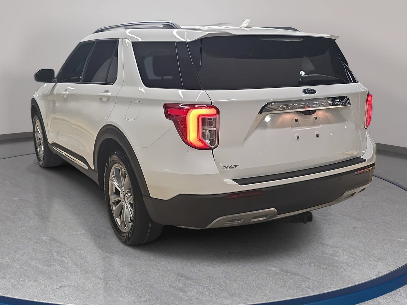 Used 2023 Ford Explorer XLT w/ Equipment Group 202A RWD image 7