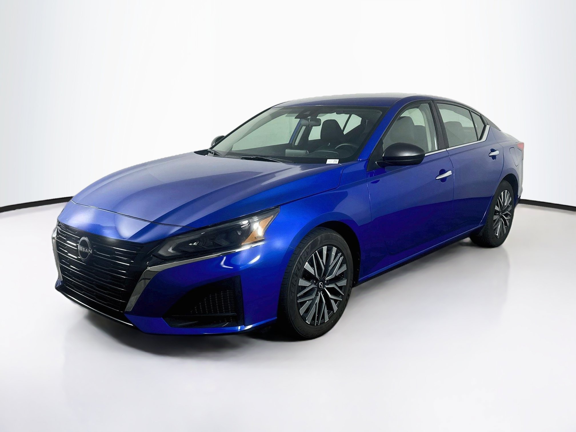 Used 2025 Nissan Altima 2.5 SV FWD image 3