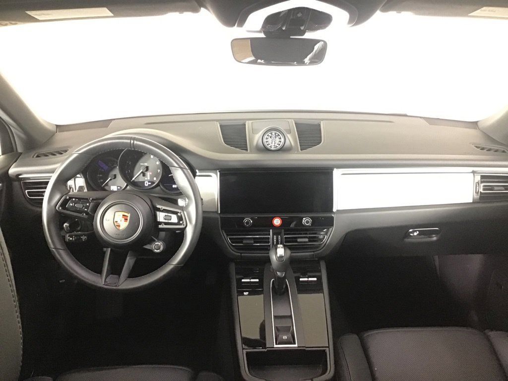 Certified 2026 Porsche Macan AWD/4WD image 26