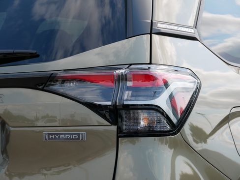 Used 2025 Subaru Forester Premium AWD/4WD image 17