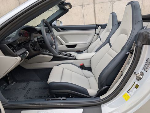 New 2025 Porsche 911 Carrera image 4