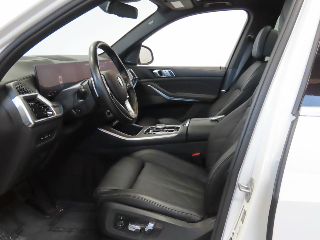 Used 2025 BMW X5 xDrive40i AWD/4WD image 15