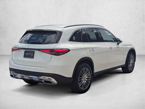Used 2026 Mercedes-Benz GLC 300 image 2