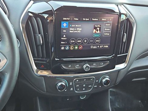 Used 2023 Chevrolet Traverse LT image 28