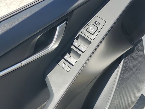 Used 2024 Kia Niro LX FWD image 25