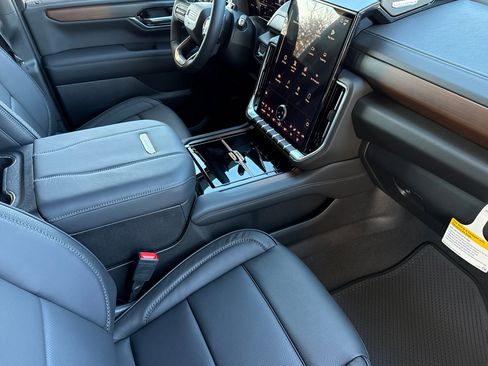 New 2026 GMC Yukon XL Denali w/ Denali Reserve Package image 19